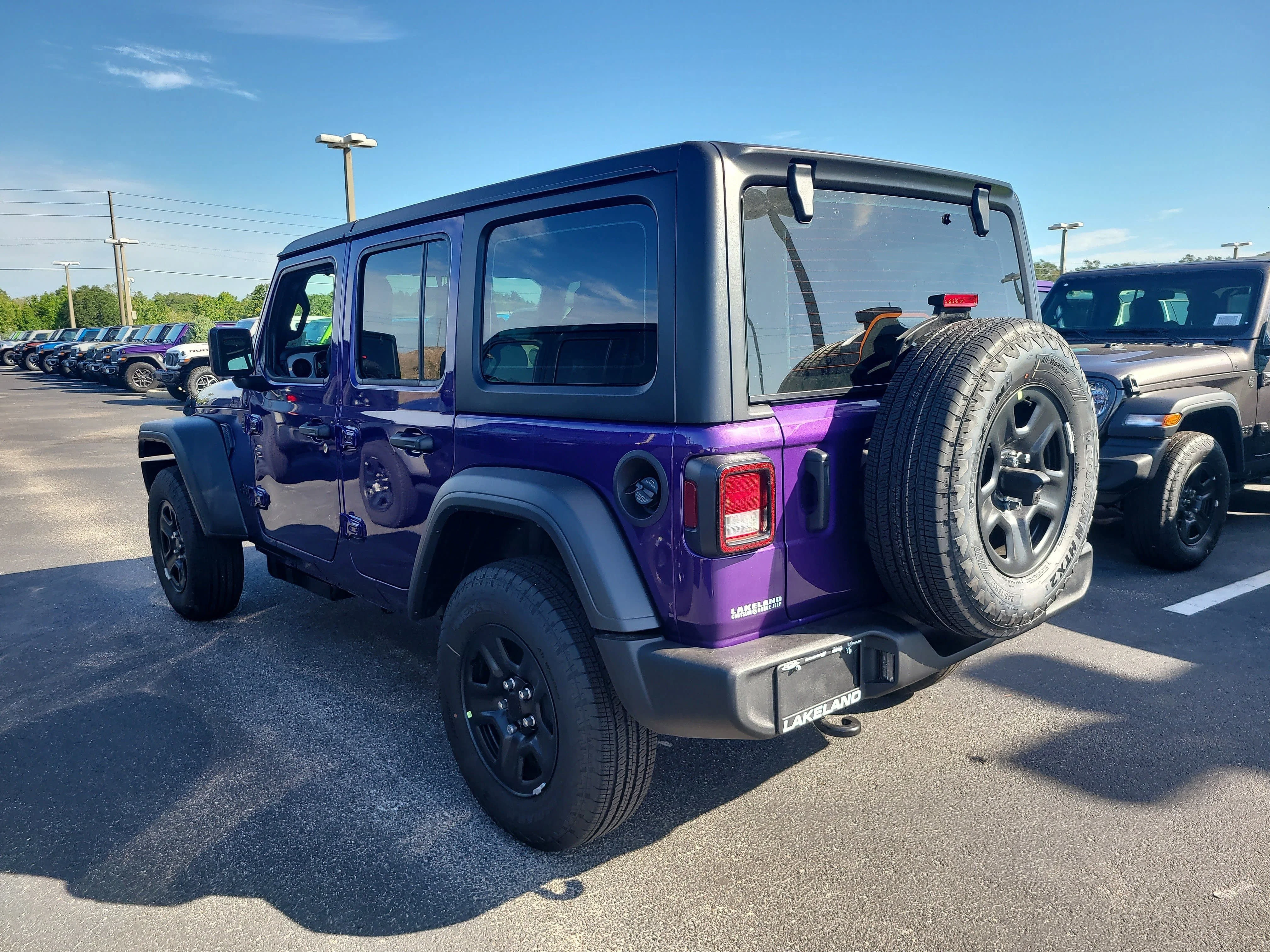 New 2026 Reign Jeep Sport image 8
