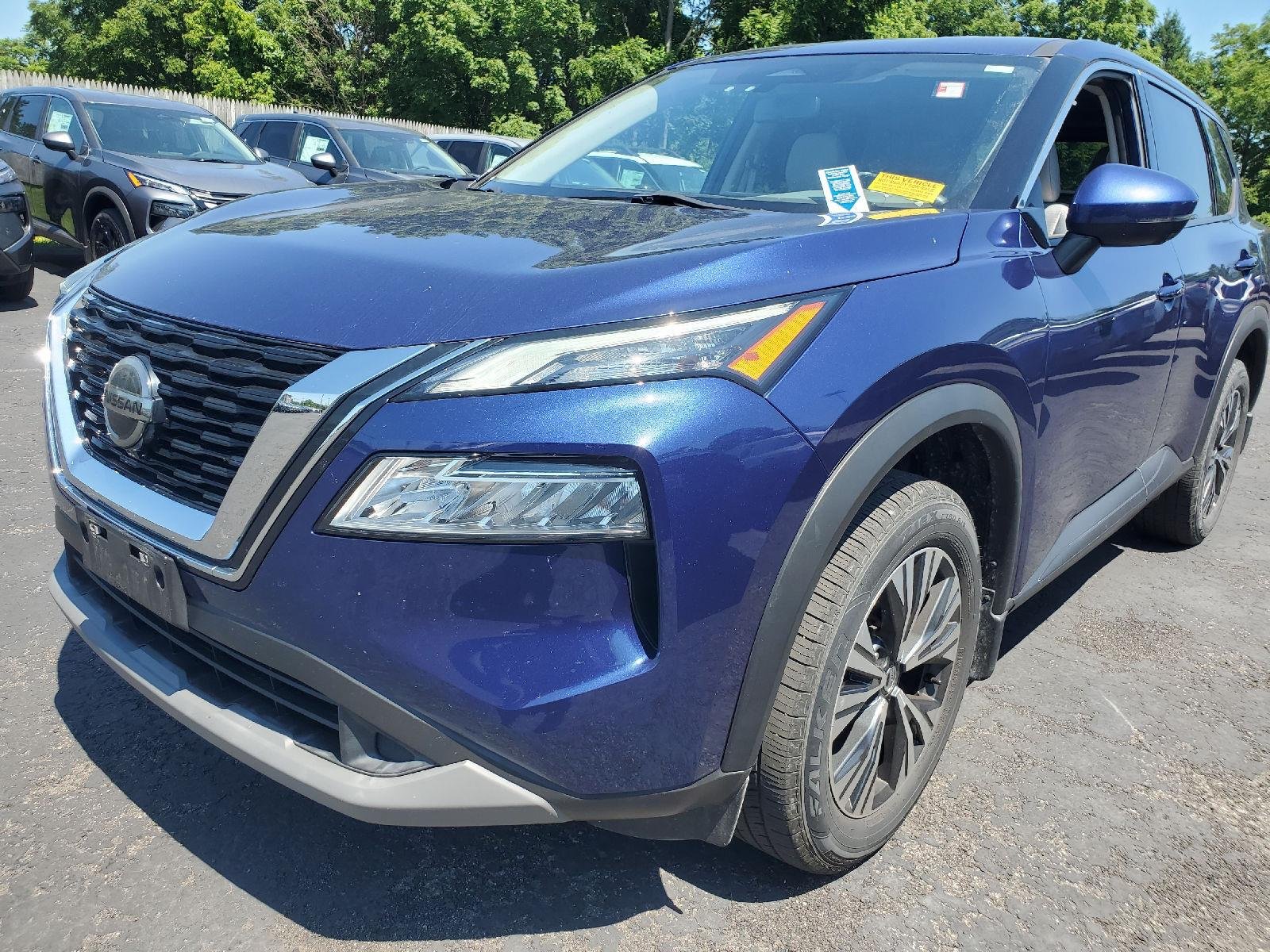 Used 2021 Caspian Blue Metallic Nissan SV image 4