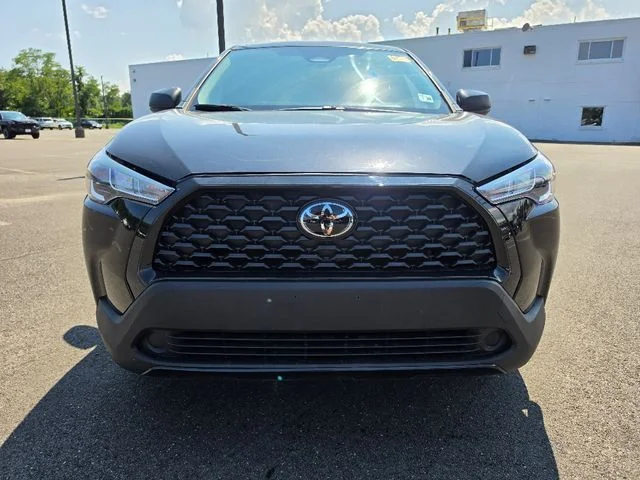 Used 2023 Black Toyota L image 2