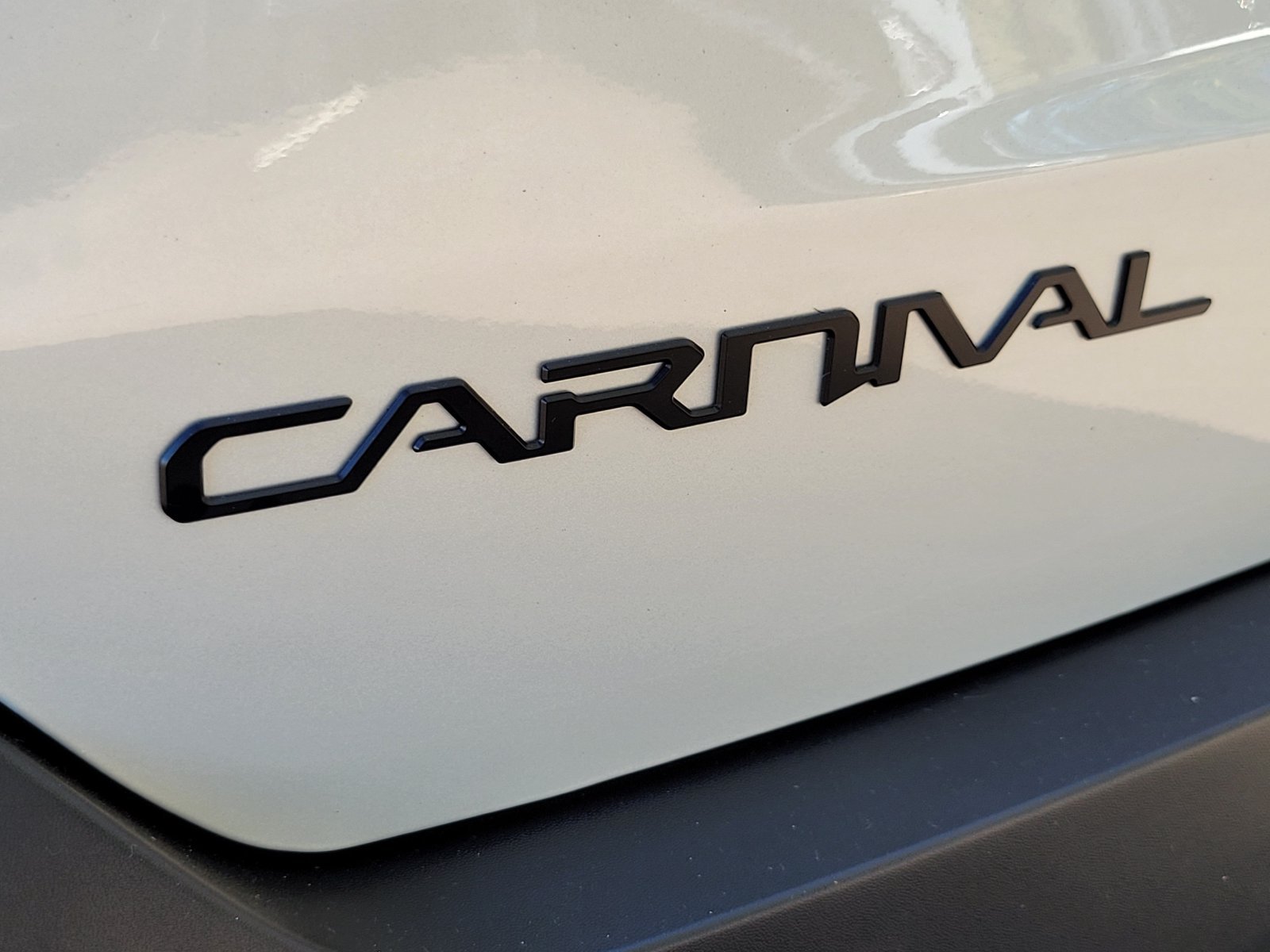 Certified Used 2025 White Kia SX Prestige image 37