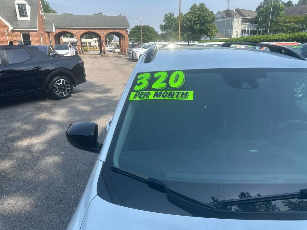 Used 2023 White Jeep Altitude image 38