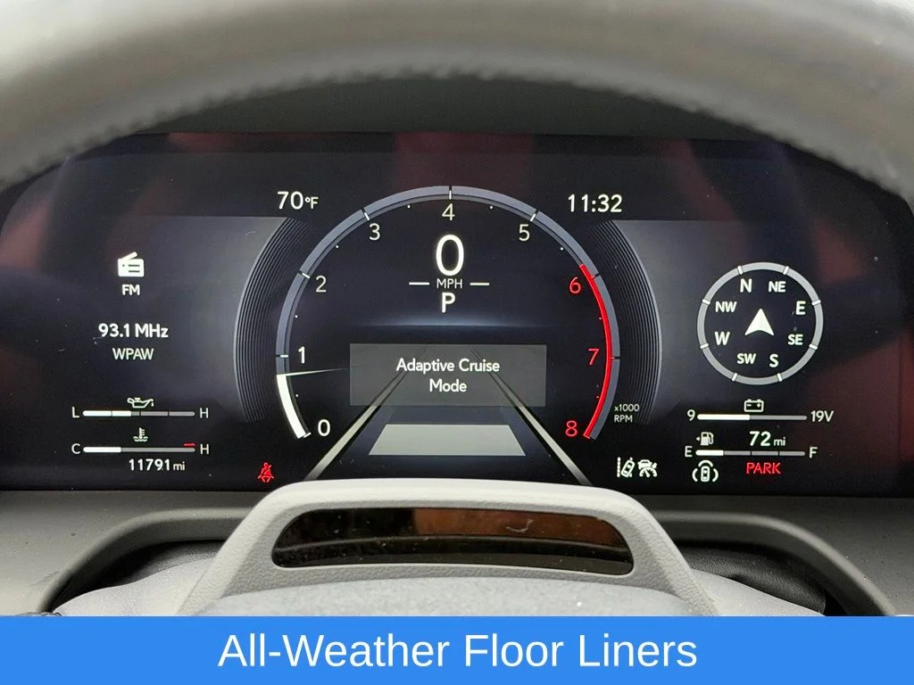 Used 2025  Lexus 550 Luxury image 24