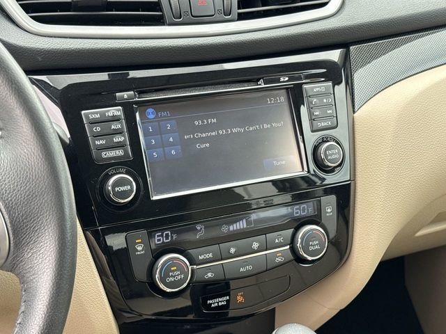 Used 2016 White Nissan SL image 17