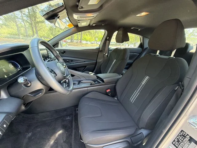 Used 2025 Silver Hyundai SEL Sport image 11