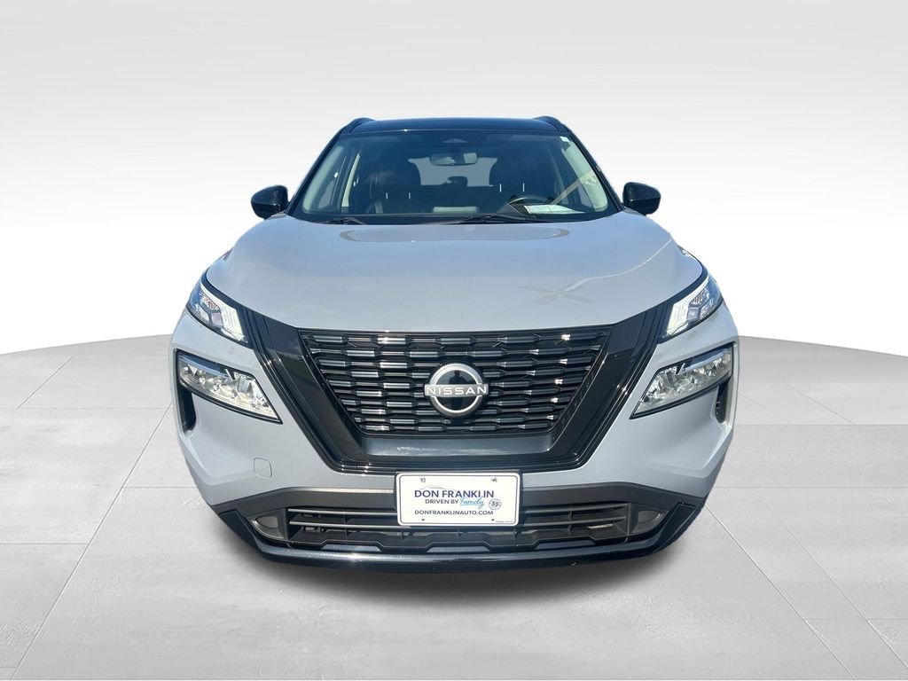 Used 2023 Gray Nissan SV image 8