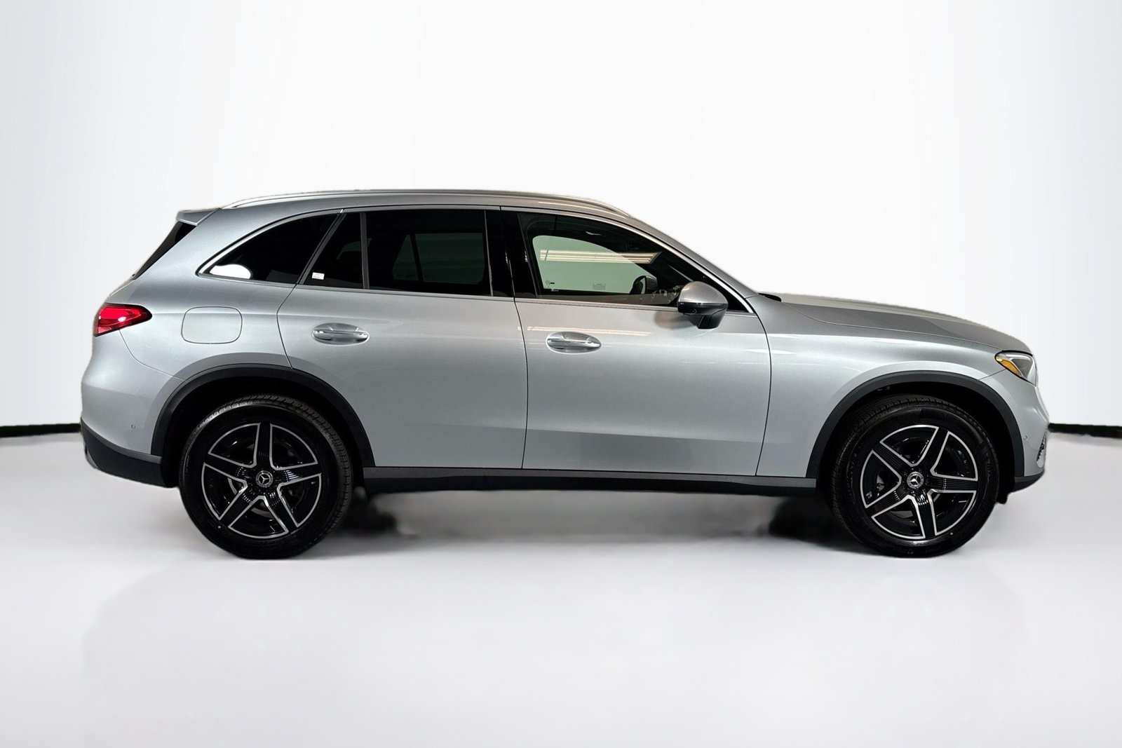 New 2026 Cirrus Silver Metallic Mercedes-Benz GLC 300 image 4