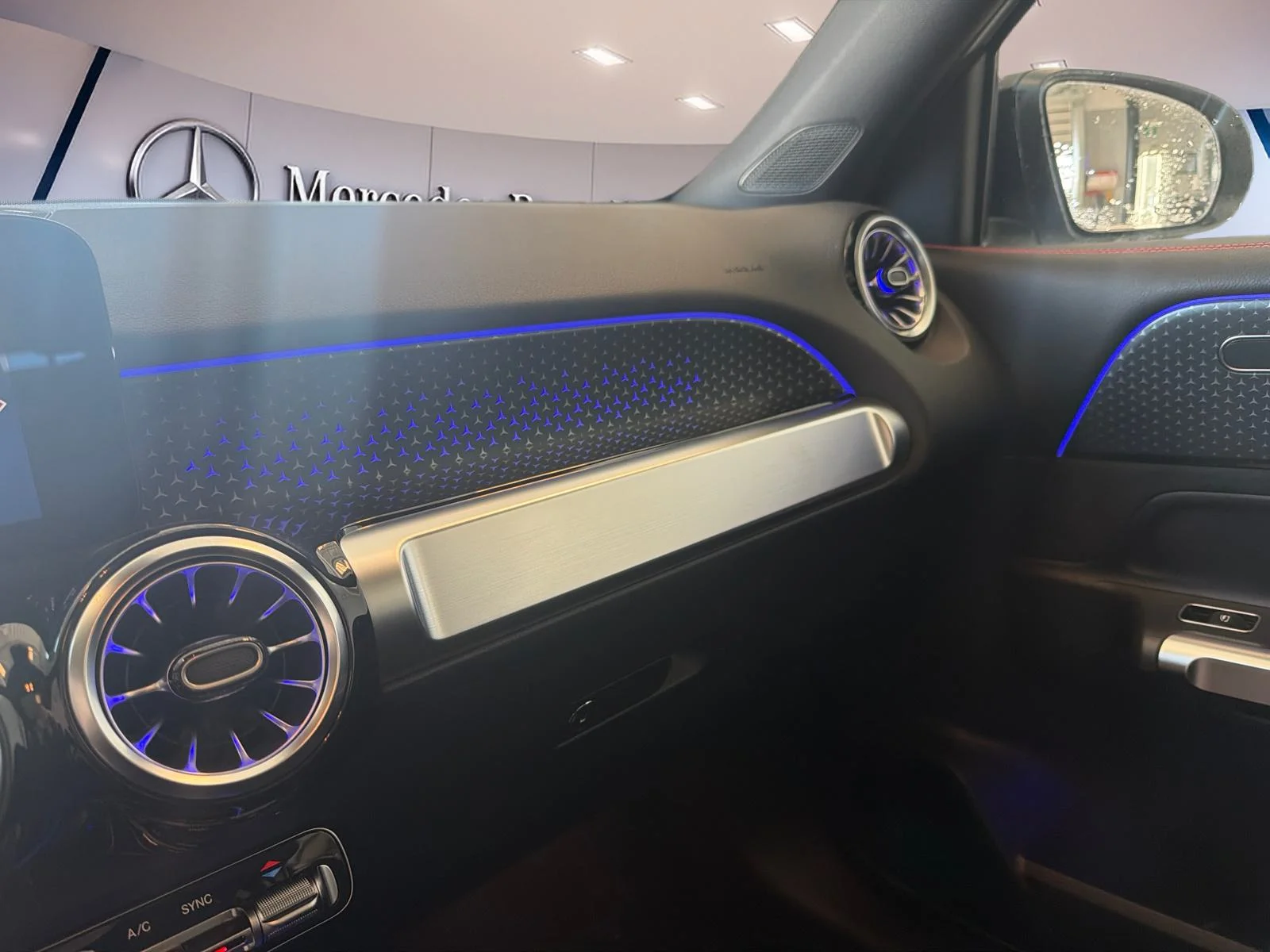New 2026 White Mercedes-Benz Glb 250 4matic Suv image 13