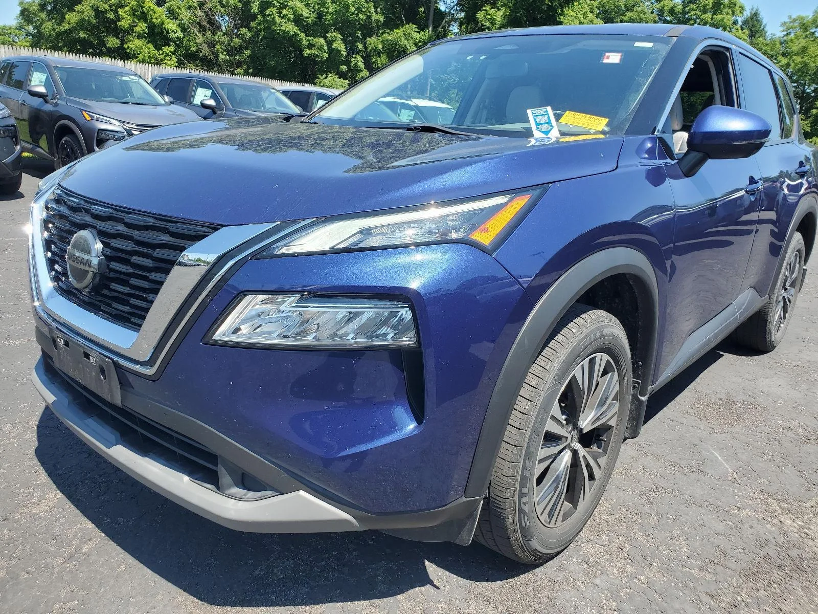 Used 2021 Caspian Blue Metallic Nissan SV image 4