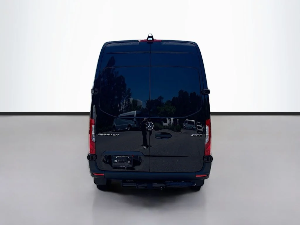 New 2026  Mercedes-Benz Cargo 144 WB image 7
