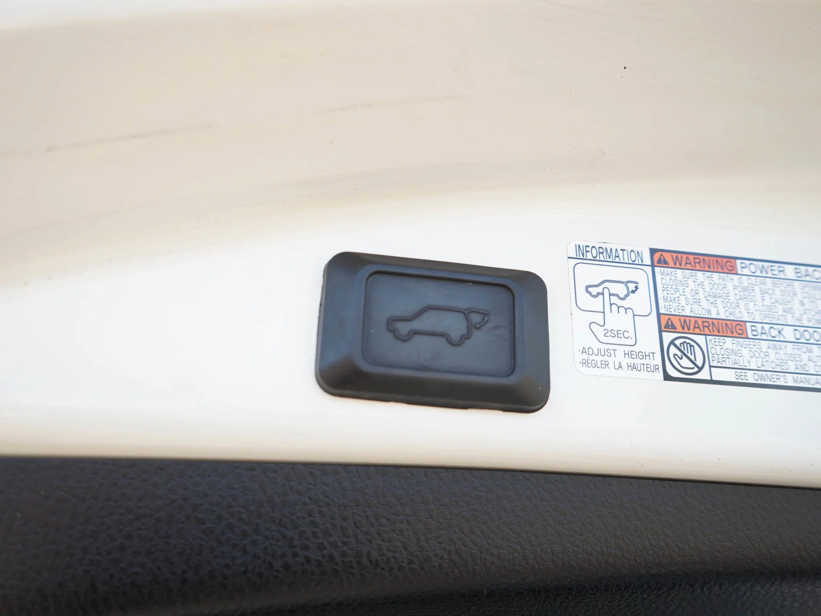 Used 2018 White Toyota 4D WAGON HYBRID LIMITED image 14
