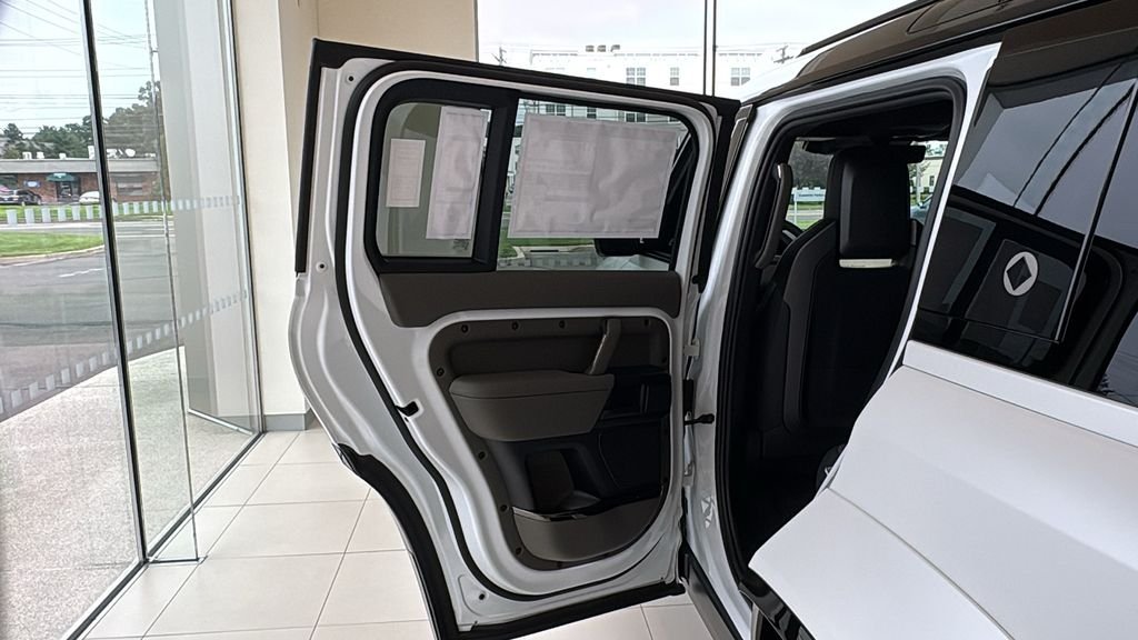 2026 Land Rover Defender OCTA - Photo 21