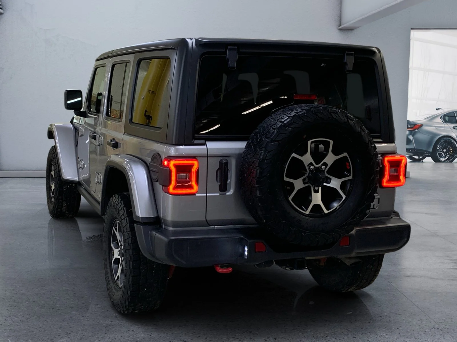 Used 2021 Billet Silver Metallic Clear Coat Jeep Unlimited Rubicon image 3