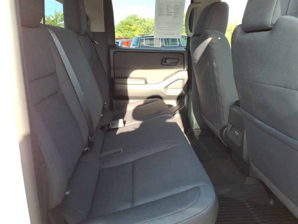 Used 2025 Glacier White Nissan S v6 w/intelligent cruise control & apple car play image 23