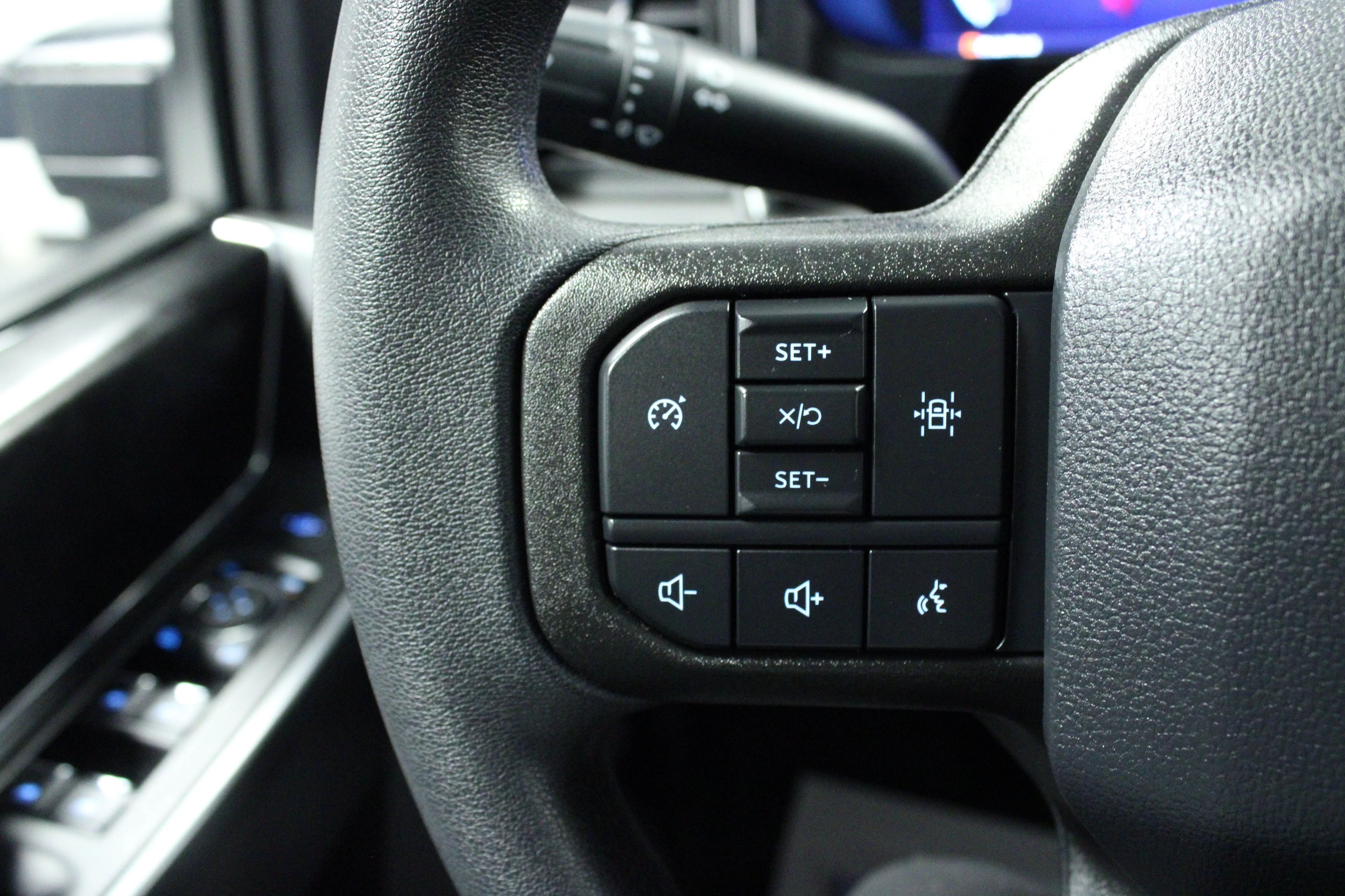 Used 2025 Avalanche Ford XLT image 21