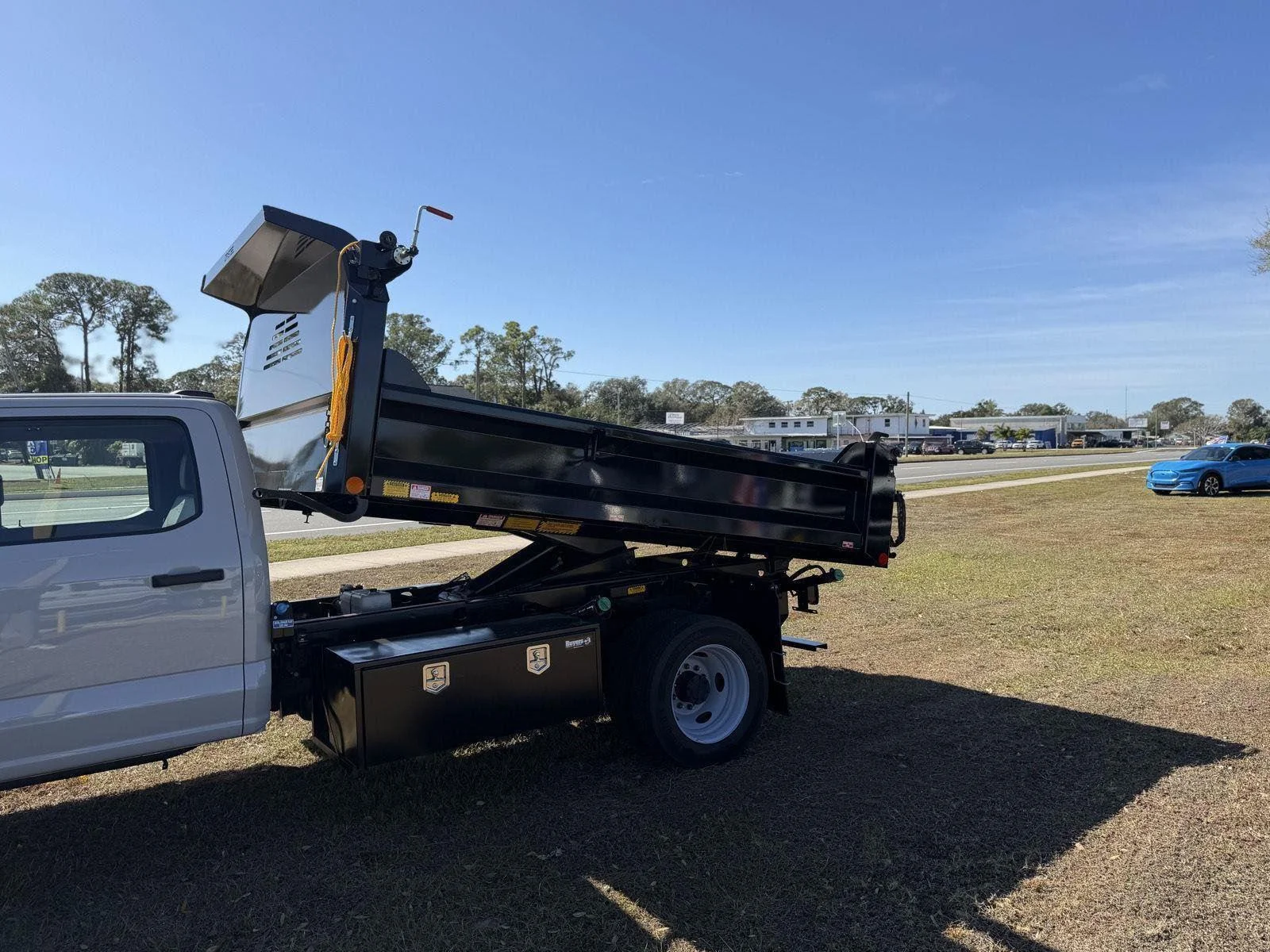 Used 2025  Ford XL image 15