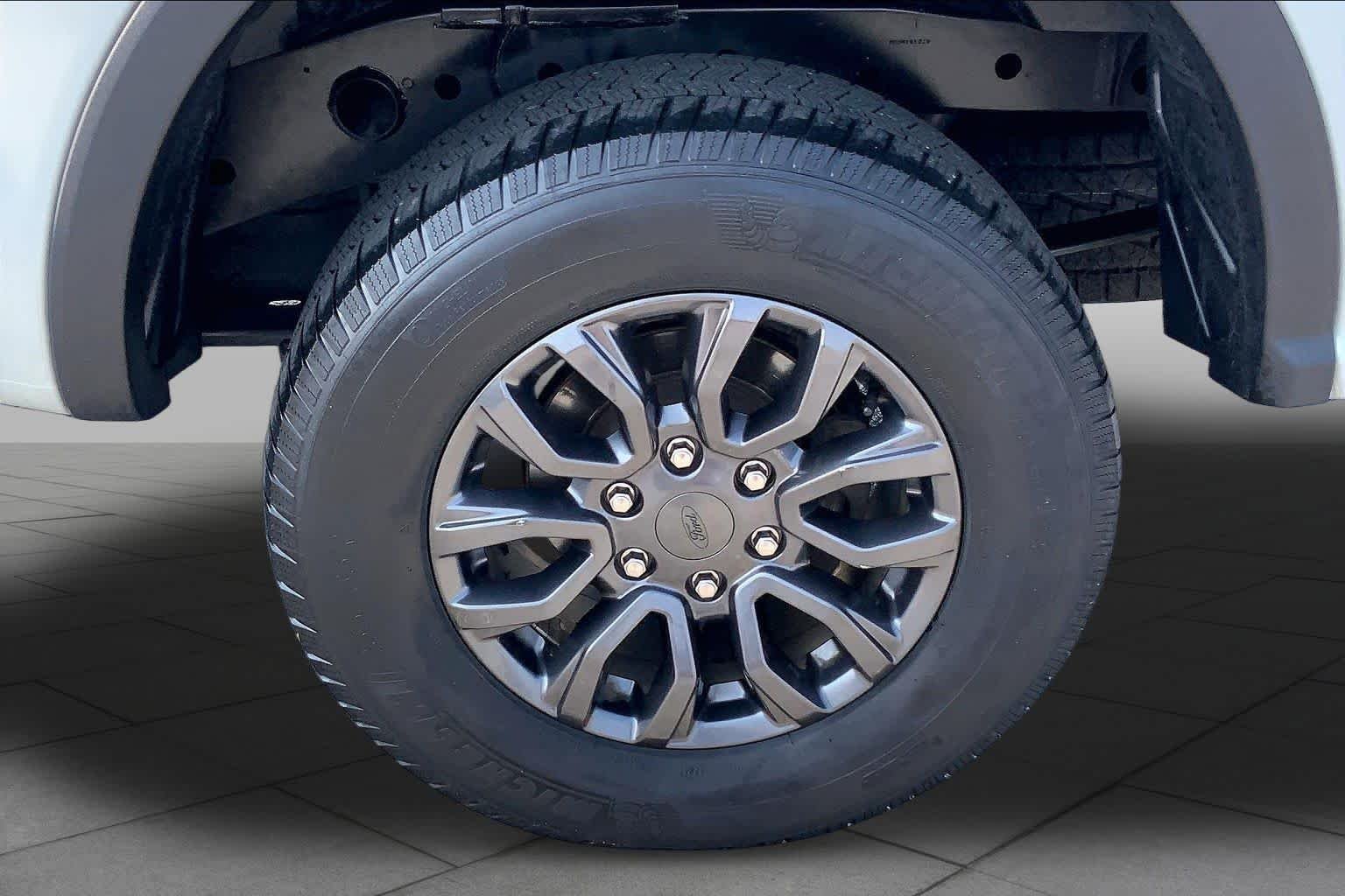 Used 2023 Cactus Gray Ford XLT image 10