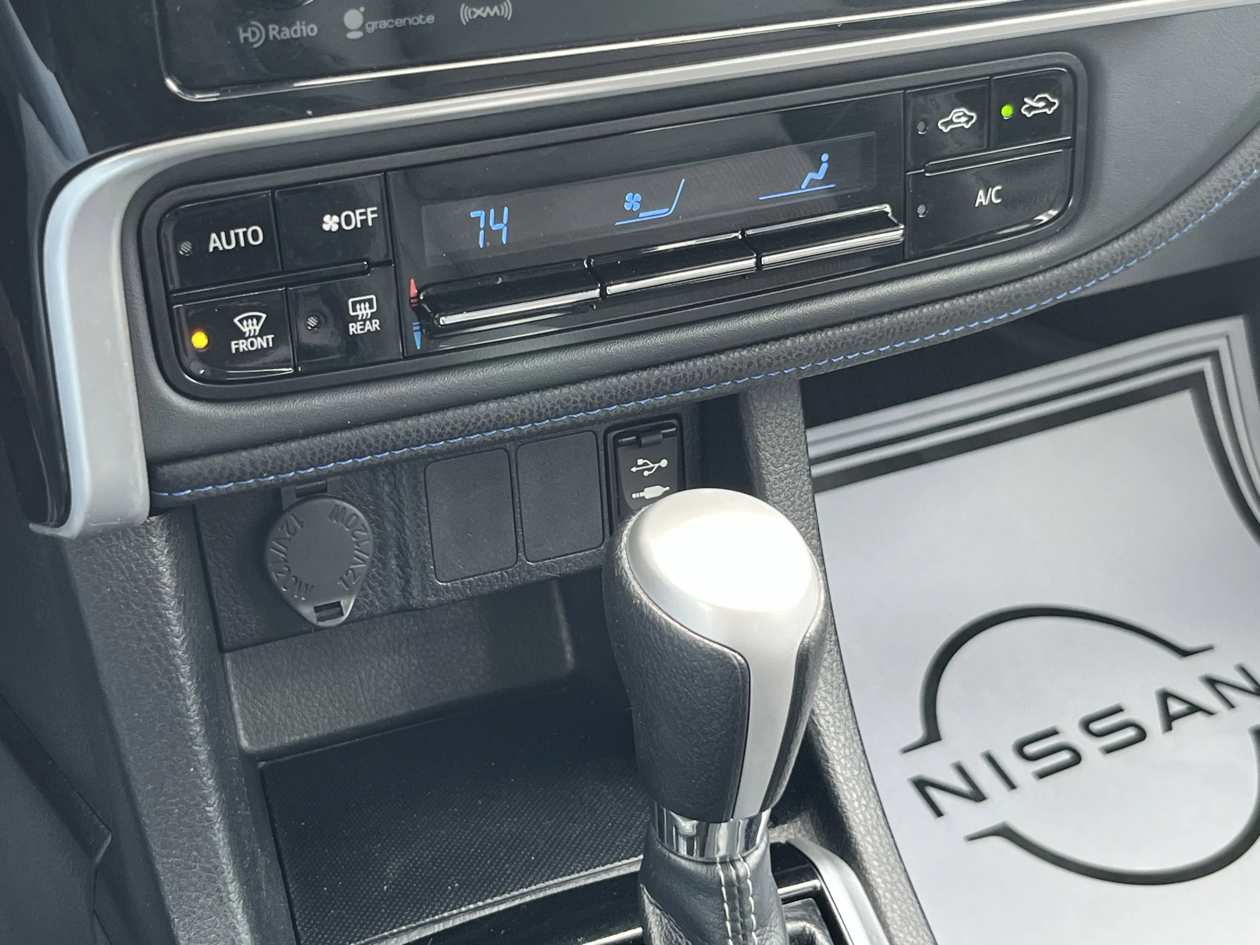 Used 2018 Classic Silver Metallic Toyota SE image 29