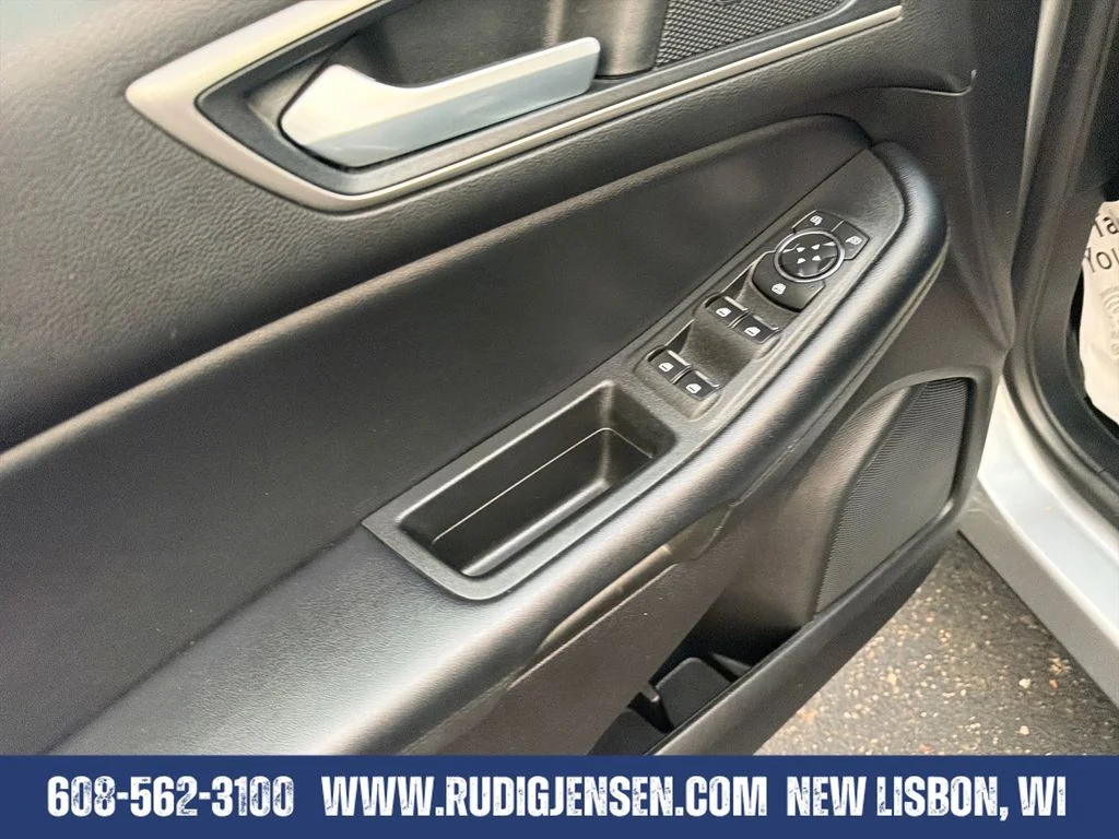 Used 2022 Silver Ford SEL image 11