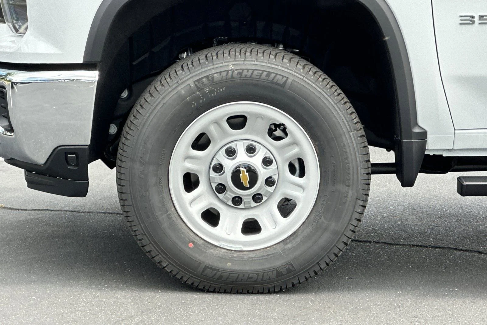 New 2026 Summit White Chevrolet WT image 23