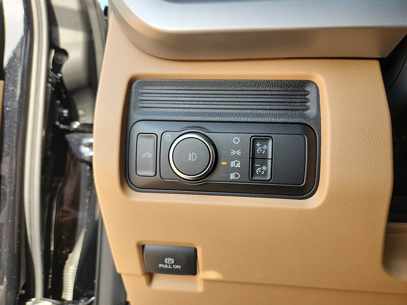 New 2027 Agate Black Metallic Ford XLT image 19