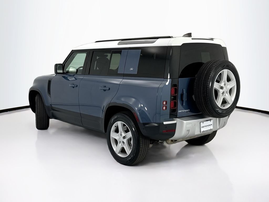 Used 2022 Tasman Blue Metallic Land Rover SE image 7