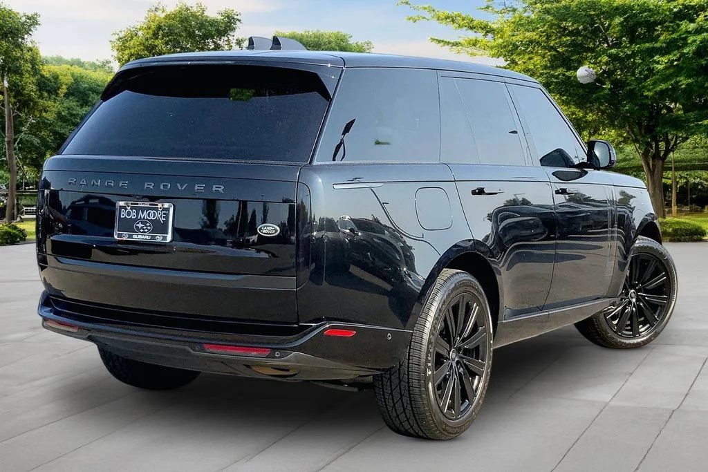 Used 2023 Black Land Rover SE image 6