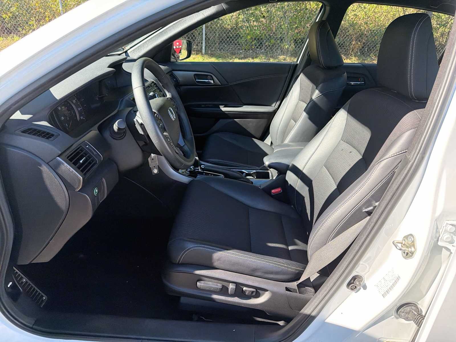 Used 2016 White Orchid Pearl Honda Sport image 11