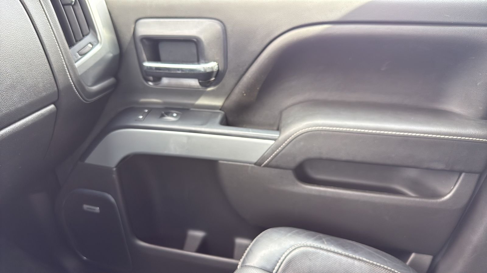 Used 2015 White Chevrolet LTZ image 23