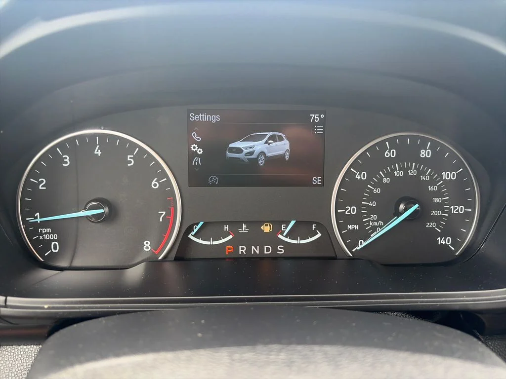 Used 2021 Red Ford SE image 18