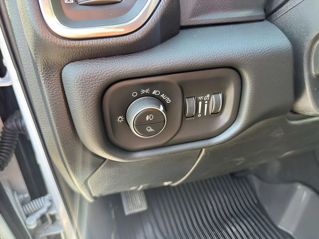 New 2026 Bright White Clear-Coat Exterior Paint RAM Laramie image 21