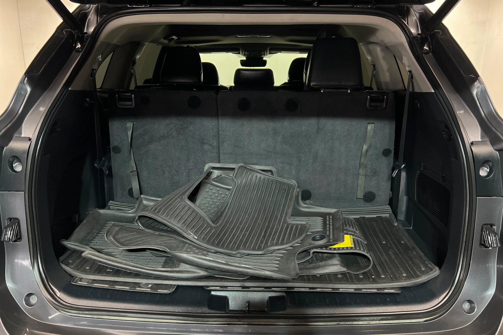 Used 2022 Gray Toyota XLE image 23