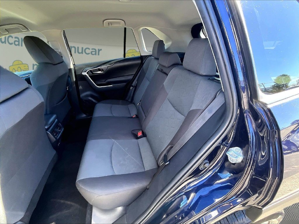 Used 2025  Toyota XLE image 15