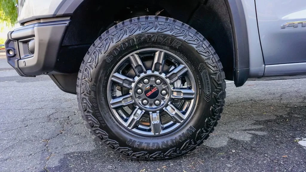2026 GMC Sierra 1500 AT4X - Photo 9