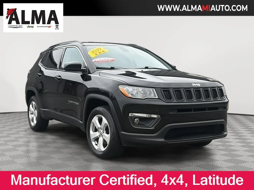 Certified Used 2019 Diamond Black Crystal Pearlcoat Jeep Latitude image 1