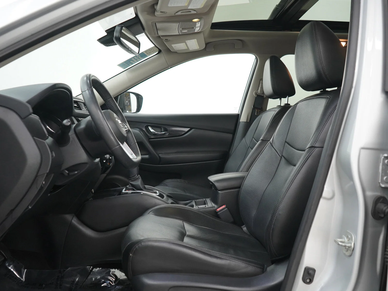 Used 2018 Brilliant Silver Nissan SL image 24