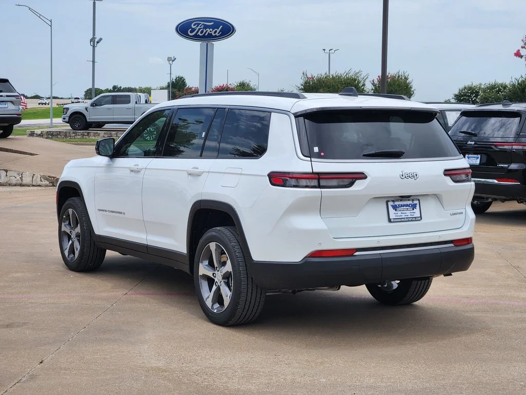 New 2026 Bright White Clear-Coat Exterior Paint Jeep Limited image 3