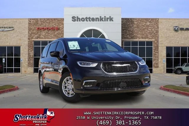 2026 Chrysler Pacifica Select's photo