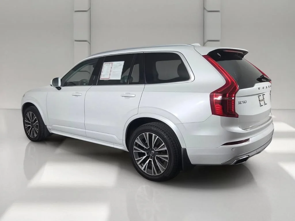 Used 2020 Crystal White Volvo Momentum image 7
