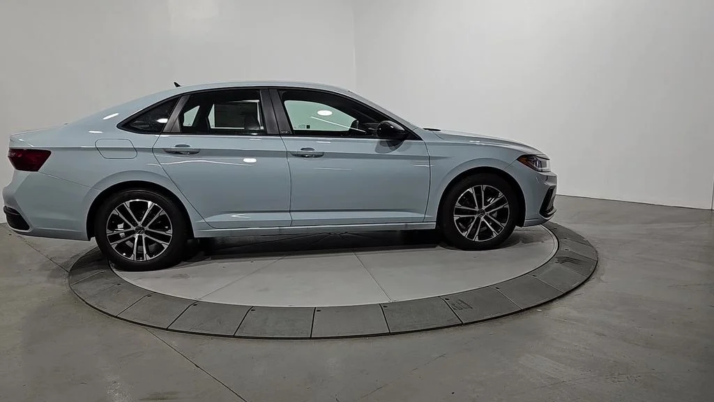 2026 Volkswagen Jetta Sport - Photo 6