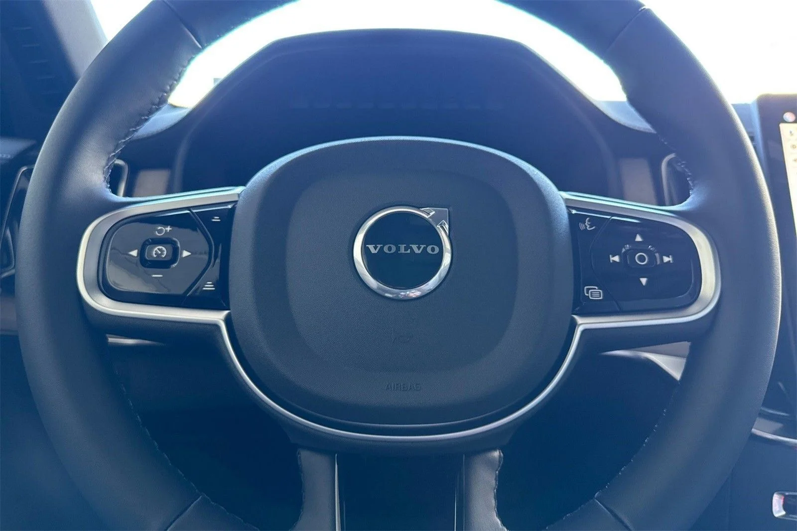 2026 Volvo XC90 Plus - Photo 25