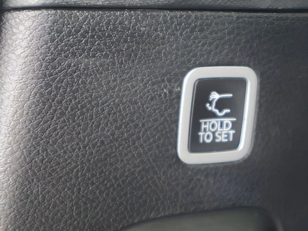 Used 2022 Diamond Black Crystal Pearlcoat Jeep Series III image 20