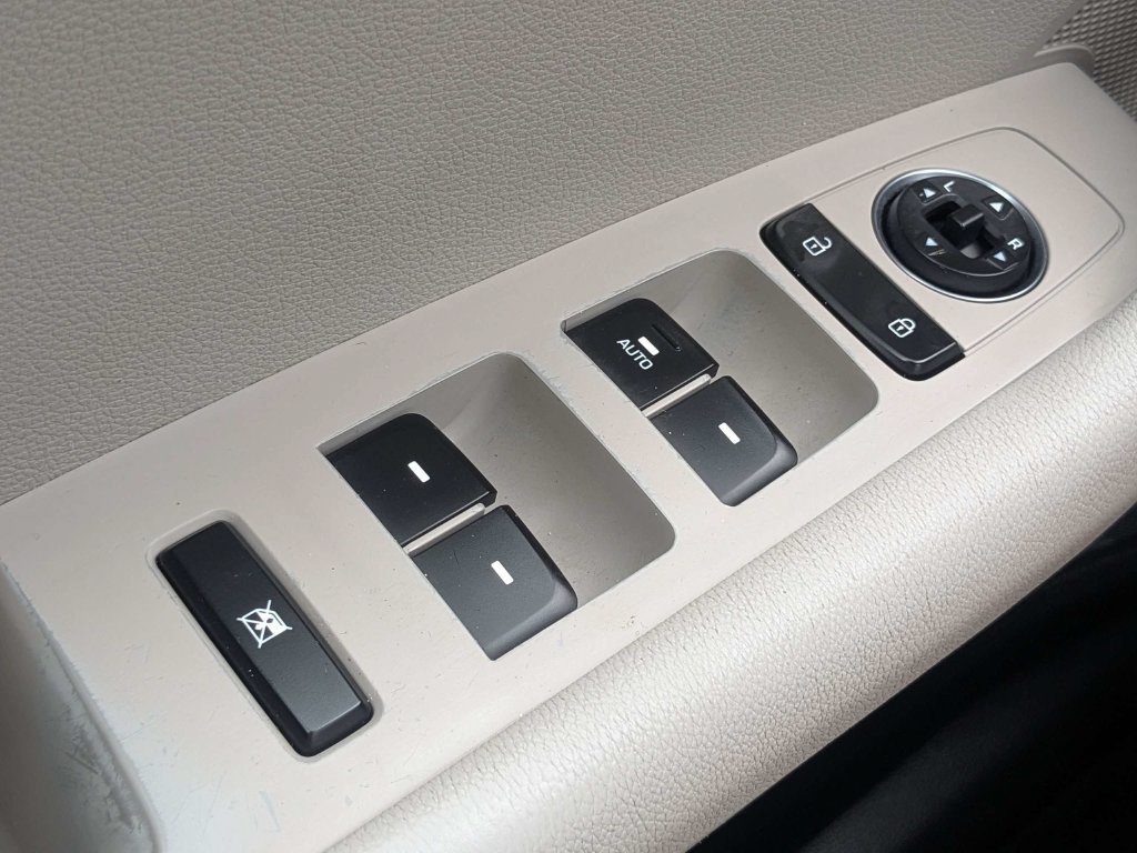 Used 2015 Gray Hyundai SE image 28