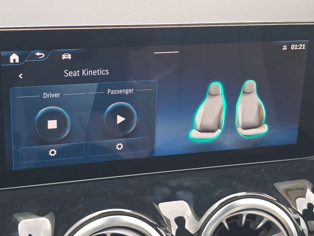 New 2026 Polar White Mercedes-Benz GLA 250 image 8