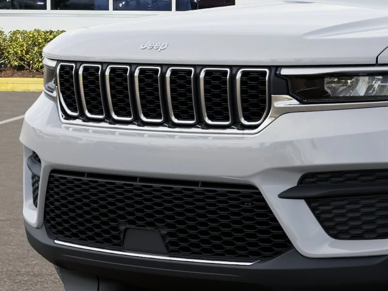 New 2026 Bright White Clear-Coat Exterior Paint Jeep Laredo X image 11
