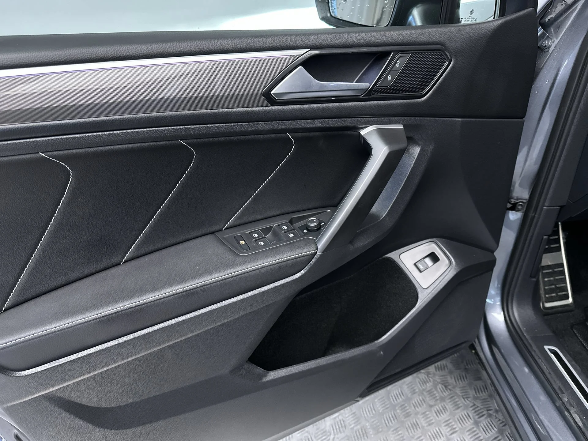 Used 2024 Platinum Gray Metallic Volkswagen SE R-Line Black image 15