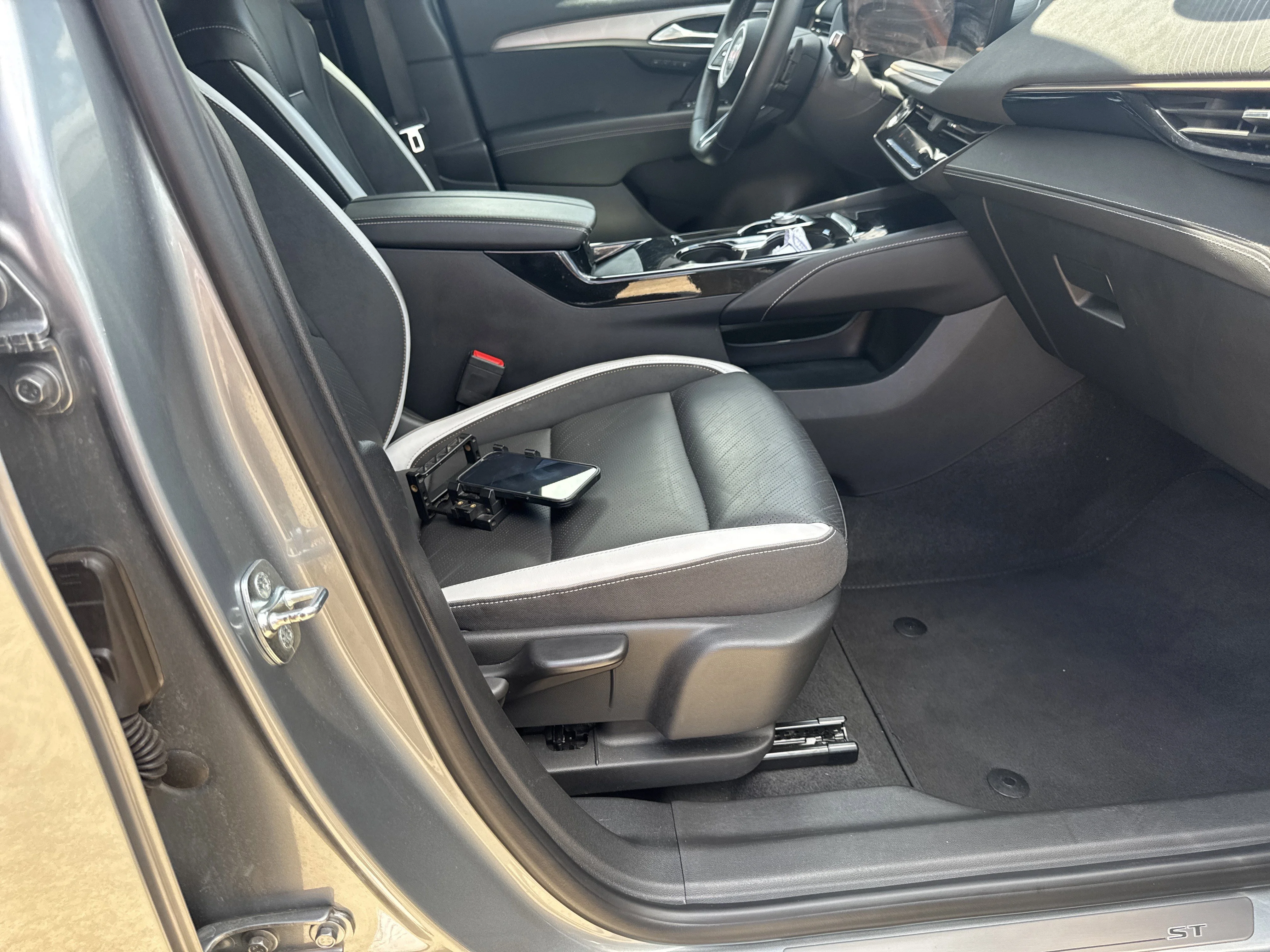 Used 2025 Moonstone Gray Metallic Buick Sport Touring image 14