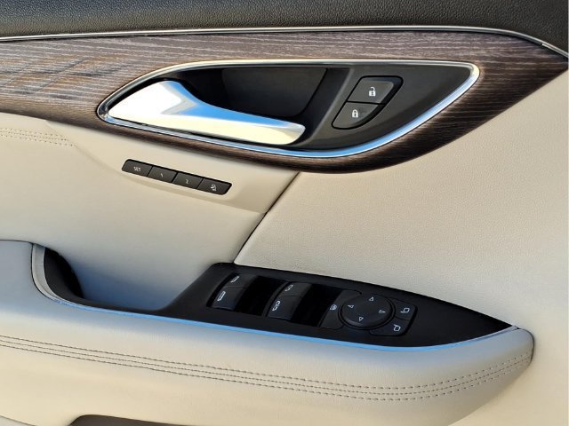 Used 2022 EBONY TWILIGHT METALLIC Buick Avenir image 17