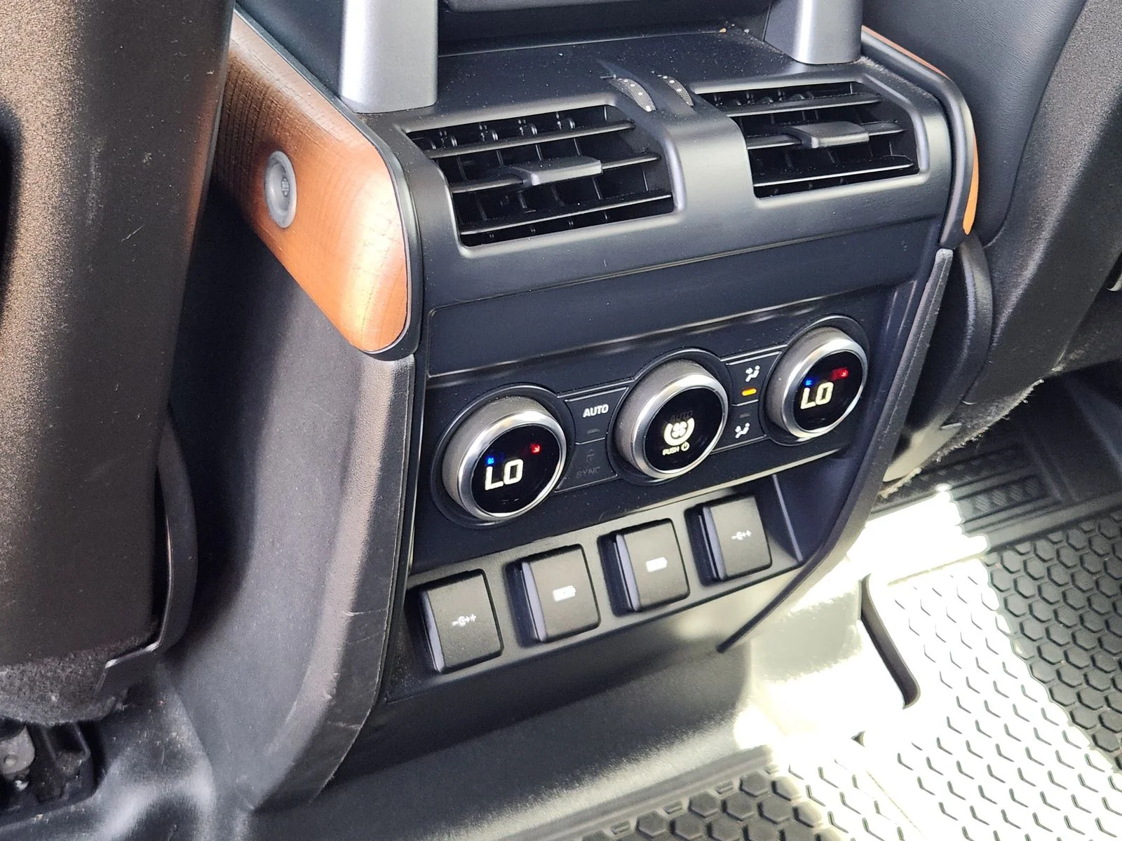 Used 2020 Green Land Rover HSE image 31