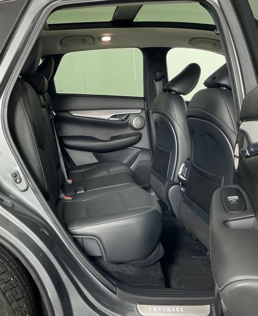 Used 2019 Gray INFINITI ESSENTIAL image 27