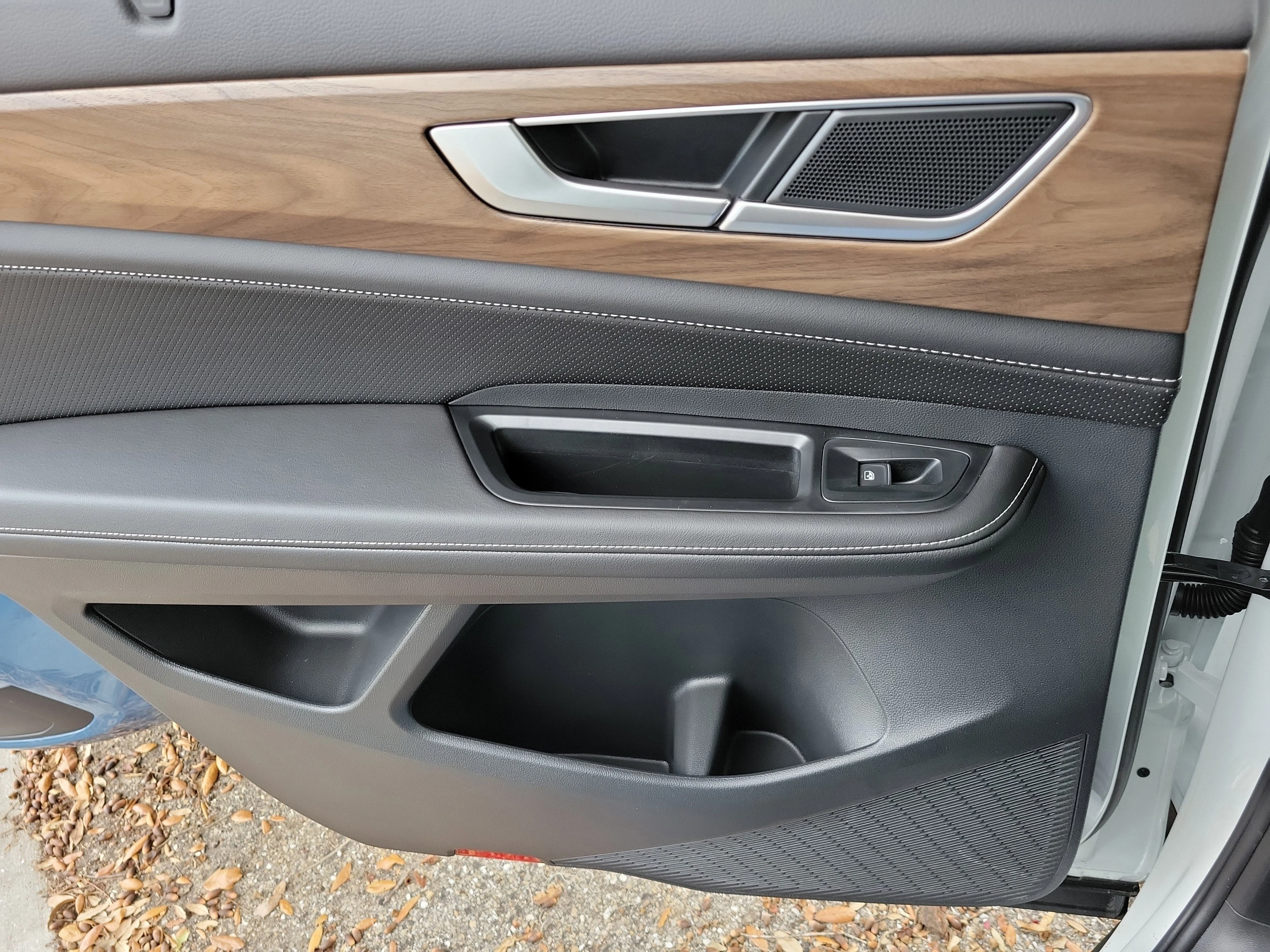 2026 Volkswagen Atlas SE w/Tech - Photo 15